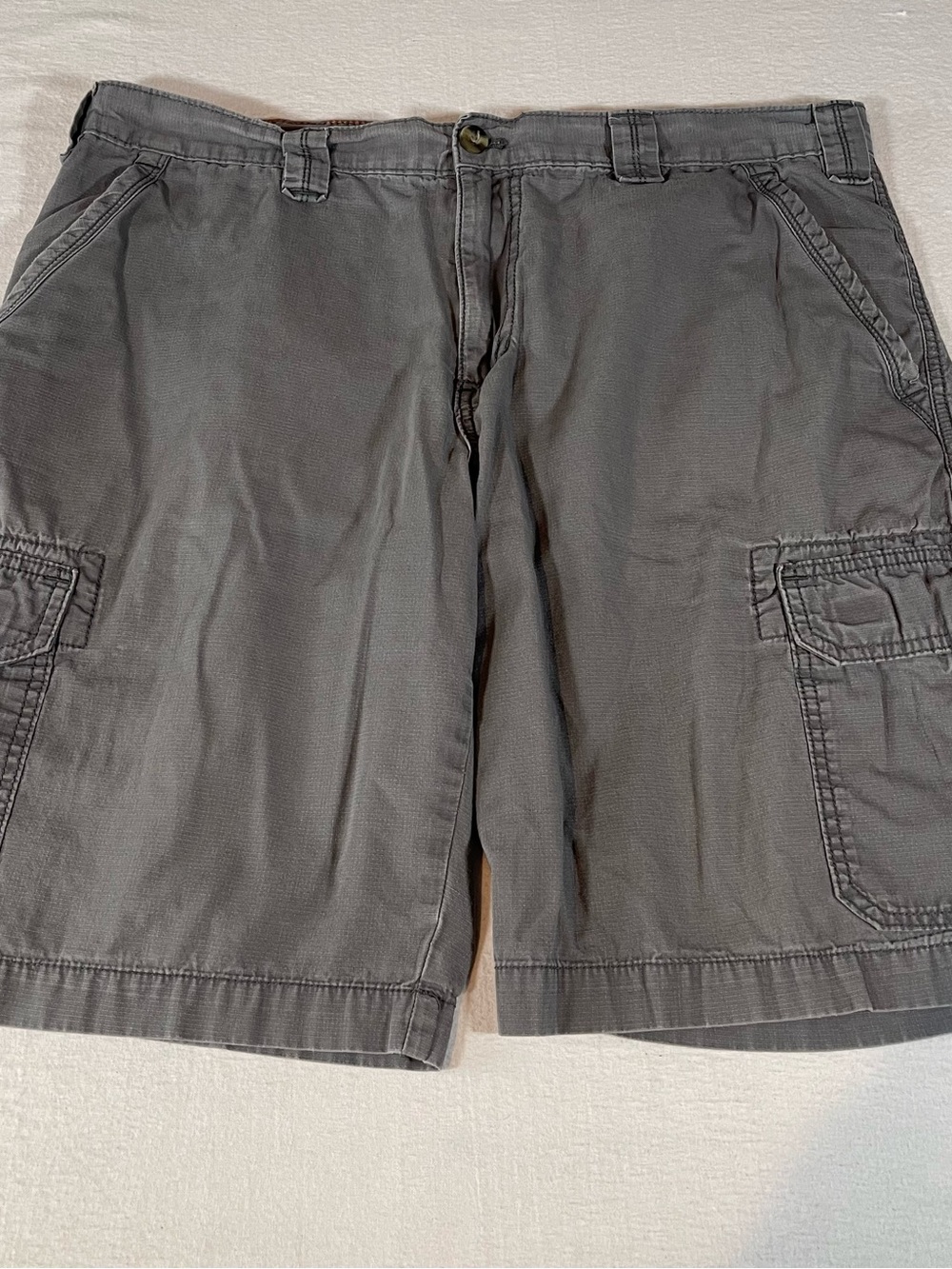 Eddie Bauer Men's Cargo Shorts in Gray 38